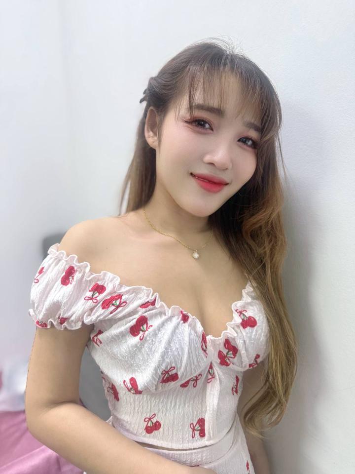 SP HLife Pinky (2).jpg